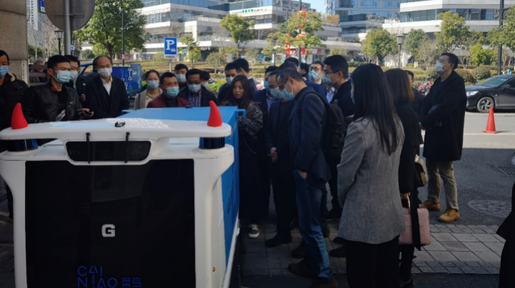 物流机器人配送等未来社区特色便民服务场景